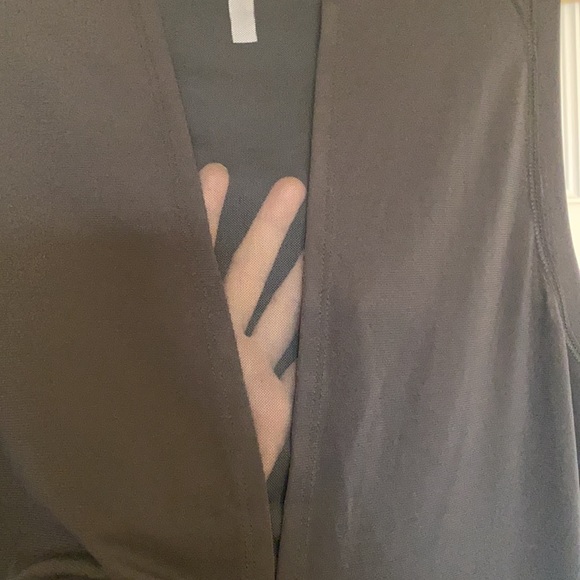 Fabletics work out tank with mesh back - Picture 10 of 10